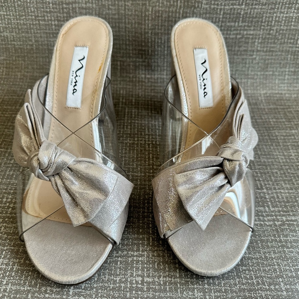 Nina New York Silver Bow Heels Sz 8.5M Clear Strap Block Sandals Wedding Evening